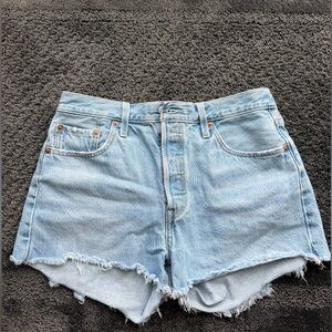 501 Women’s Levi Shorts